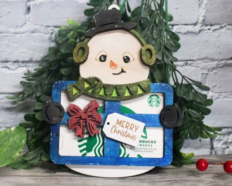 Tarjeta de Regalo Navideña - 5 Diseños de Personajes Únicos en SVG, PDF y AI para Corte Lá