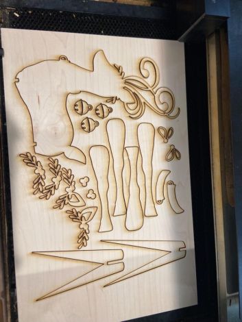 Letrero de Reno Invernal SVG 15” para Decoración Navideña con Corte Láser Glowforge