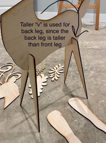 Letrero de Reno Invernal SVG 15” para Decoración Navideña con Corte Láser Glowforge