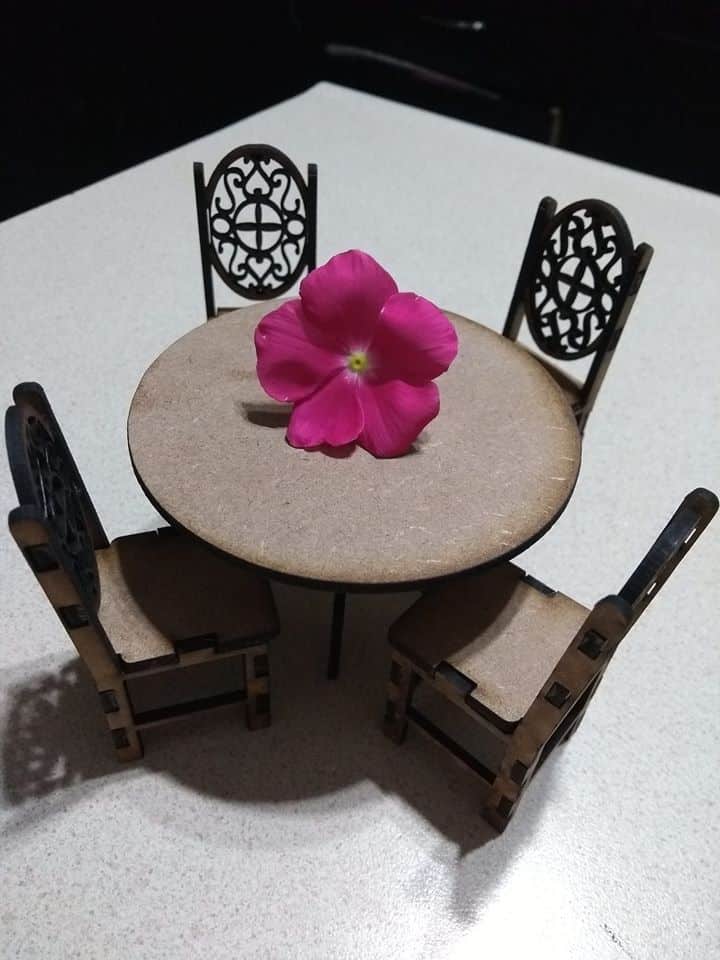 Muebles Miniatura: Diseño Creativo en Pequeño Tamaño
