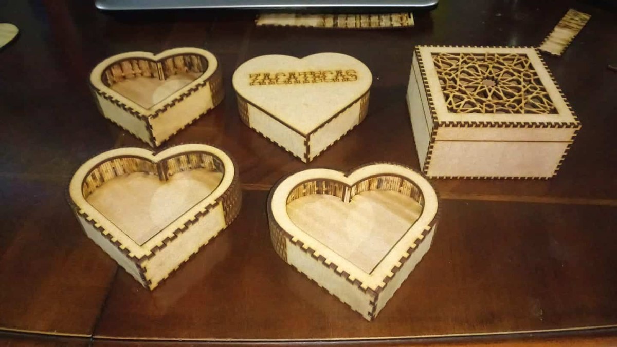 Caja decorativa en forma de corazón