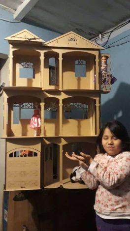 Casa de muñecas con elevador: diversión y creatividad sin límites