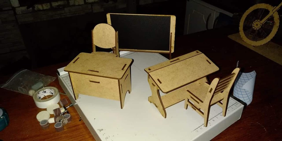 Mobiliario Escolar en Miniatura: Diseño y Funcionalidad