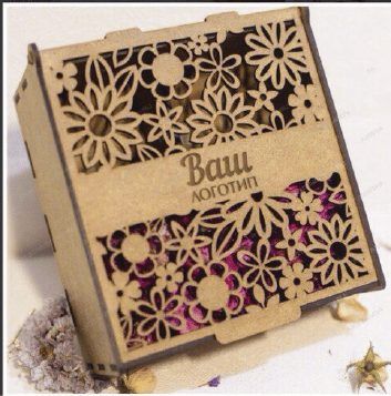Caja decorativa con tapa calada de flores