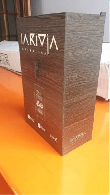 Caja de vino con copa incluida
