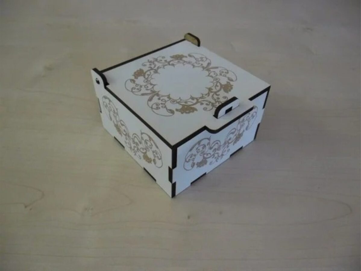Caja pequeña con cerradura segura