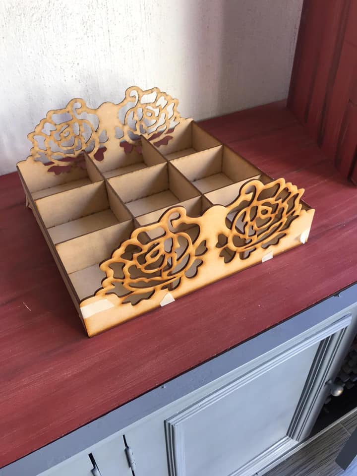 Caja organizadora con divisiones "Flores"