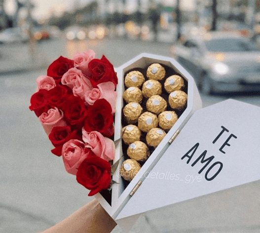 Caja de corazón con compartimentos
