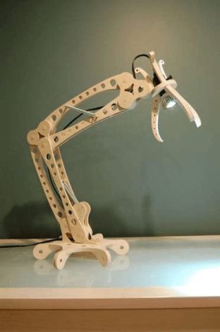 Lámpara de Escritorio Articulada: Estilo y Funcionalidad