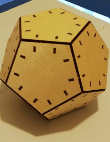 Poliedro Pentagonal: Definición y Ejemplos