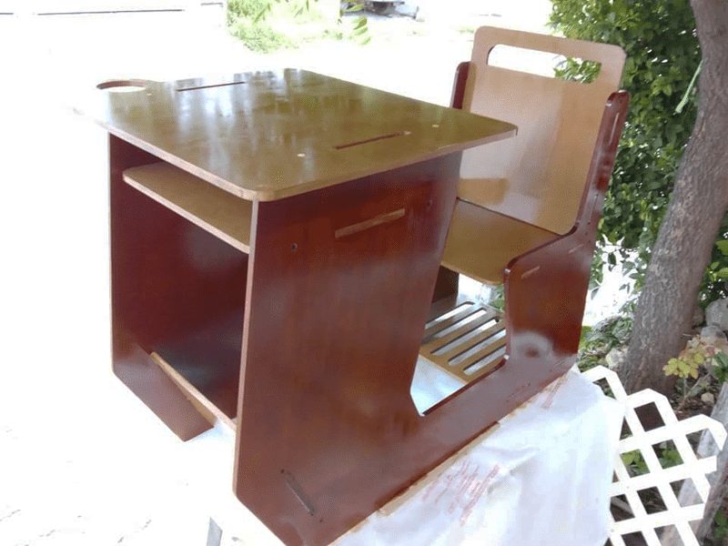 Pupitre escolar con silla integrada